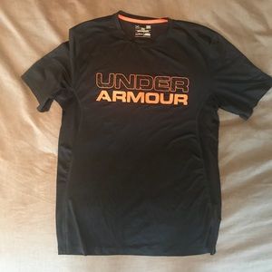 Under Armour “Heat Gear” short sleeve shirt Size M